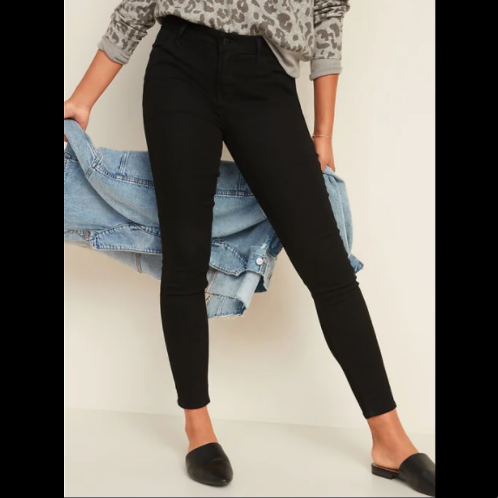 Women’s black skinny jeans